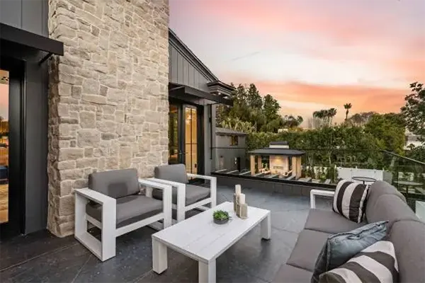 Factors to Consider Before Selecting Exterior House Stone for Your Home Decor