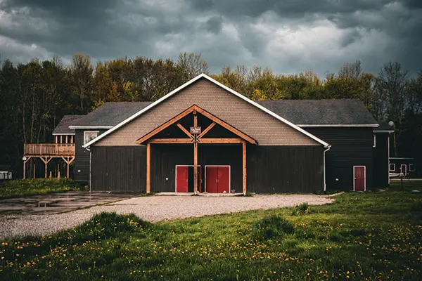 A barndominium home in a beautiful greenery landscape