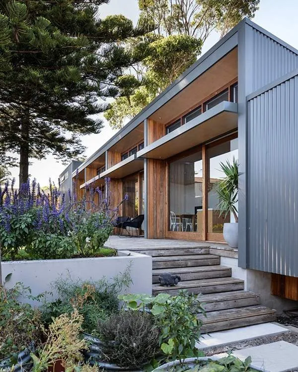 Modern metal accent exterior