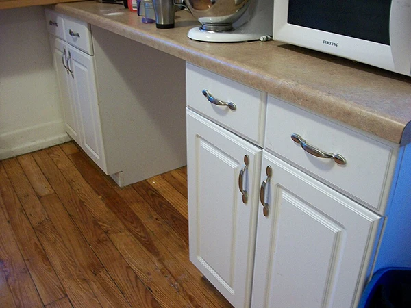 white kitchen cabinets